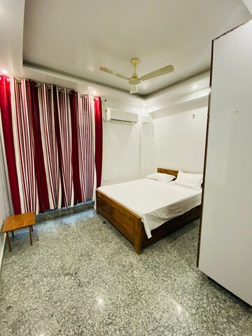 Bedroom in 4 BHK Apartment at SAS Tower, Sector 38 – for Rent