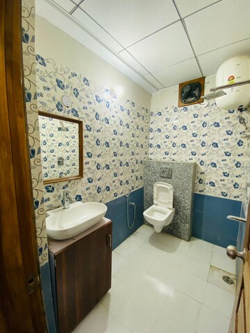 Attached Bathroom in 4 BHK Apartment at SAS Tower, Sector 38 – for Rent
