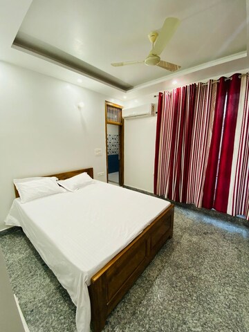 Bedroom in 4 BHK Apartment at SAS Tower, Sector 38 – for Rent