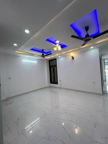 Room in 2 BHK Builder Floor at Saket – for Rent