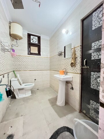 Attached Bathroom in 2 BHK Builder Floor at Saket – for Rent