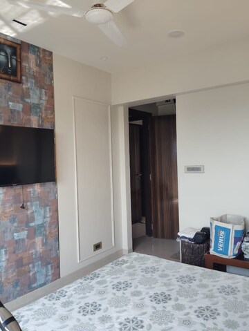 Bedroom in 3 BHK Apartment at Jeevan Sona Apartment, Santacruz West – for Rent