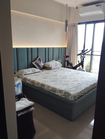 Bedroom in 3 BHK Apartment at Jeevan Sona Apartment, Santacruz West – for Rent