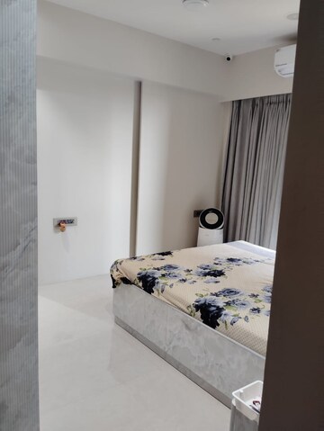 Bedroom in 3 BHK Apartment at Jeevan Sona Apartment, Santacruz West – for Rent