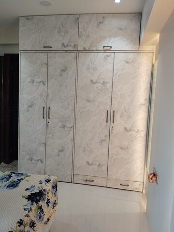Furnished Amenities in 3 BHK Apartment at Jeevan Sona Apartment, Santacruz West – for Rent