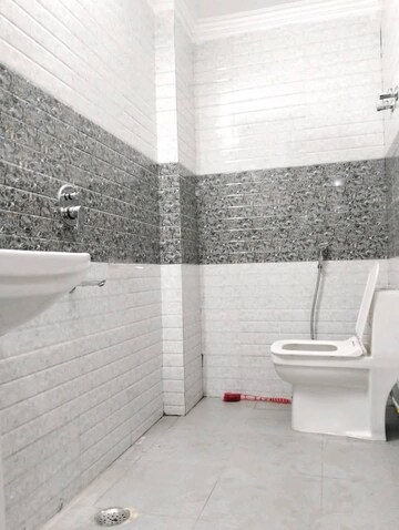 Bathroom in 1 BHK Builder Floor at Saket – for Rent
