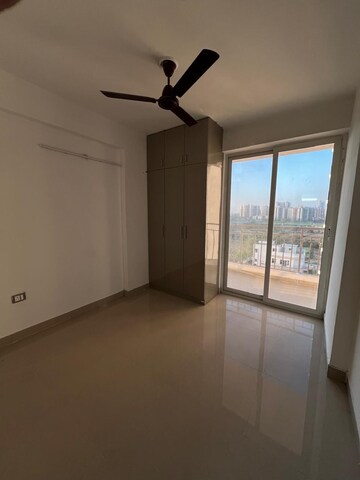 Room in 3 BHK Apartment at ROF Amaltas, Sector 92 – for Rent