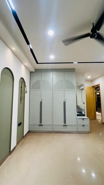 Building Lobby in 3 BHK Builder Floor at SS Southend Floors, South City 2 – for Sale
