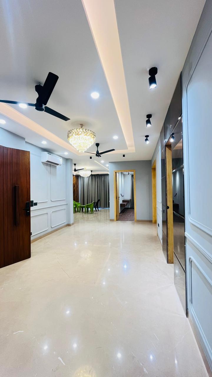 3 BHK + Pooja Room,Servant Room,Study Room,Extra Room Builder Floor For Sale in SS Southend Floors