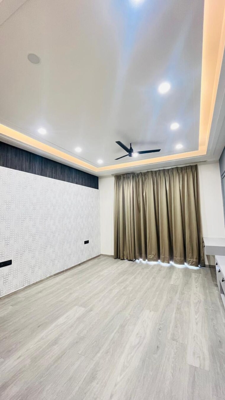 Balcony, ss-southend-floors 3 Bedroom 192 Sq.Yd. Builder Floor In South City 2 Gurgaon 8410089