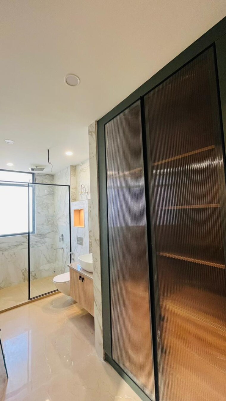 Bathroom, ss-southend-floors 3 Bedroom 192 Sq.Yd. Builder Floor In South City 2 Gurgaon 8410089