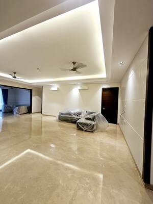 Parking in 3 BHK Builder Floor at Sector 48 – for Sale