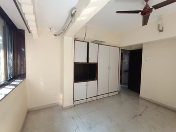 Room in 3 BHK Apartment at Krishna Arcade Vashi, Vashi Sector 28 – for Rent