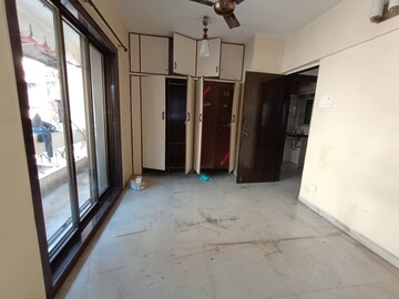Room in 3 BHK Apartment at Krishna Arcade Vashi, Vashi Sector 28 – for Rent