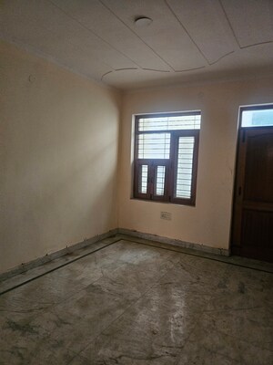 Room in 3 BHK Builder Floor at Sector 49 – for Sale