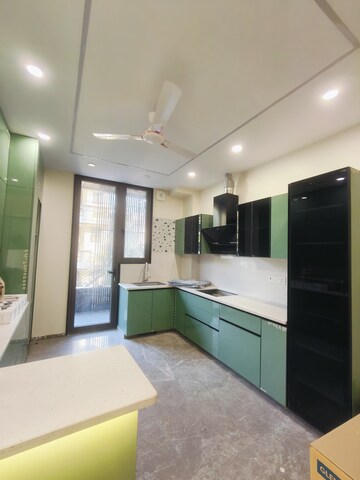 Bedroom in 3.5 BHK Builder Floor at Ansal Esencia - Amara Villas, Sector 67 – for Sale
