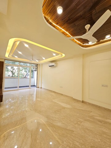 Room in 3.5 BHK Builder Floor at Ansal Esencia - Amara Villas, Sector 67 – for Sale