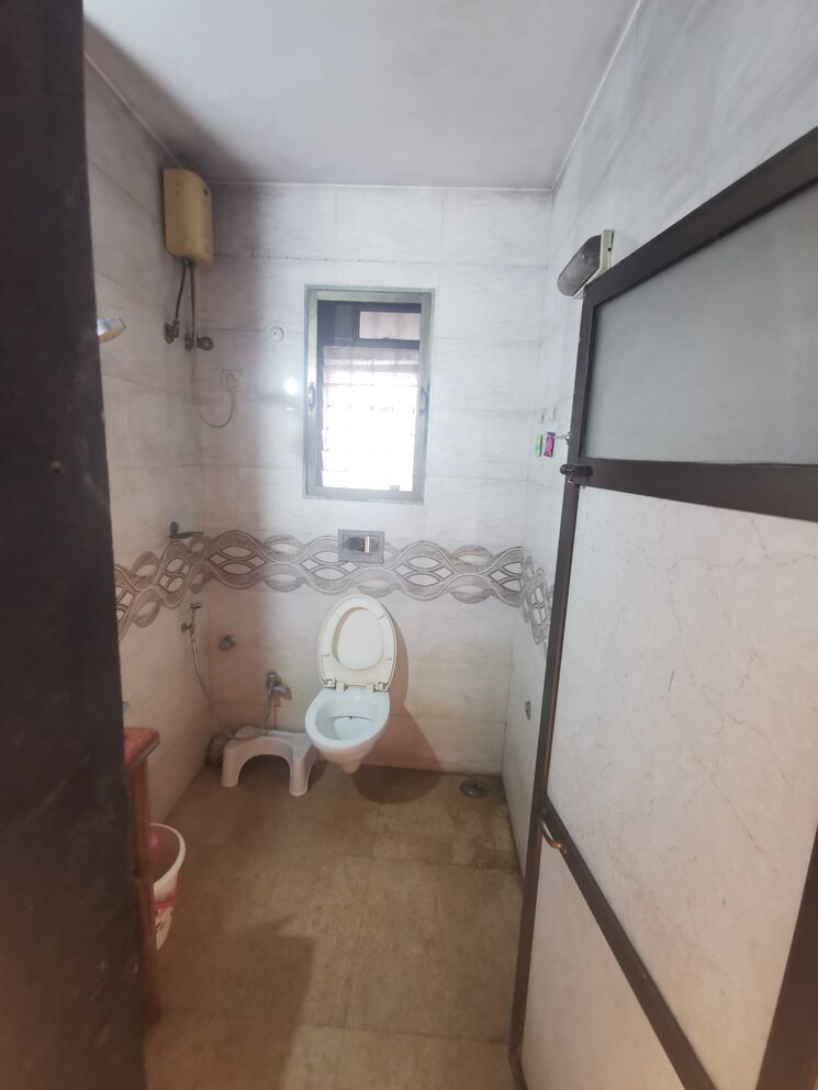 Bathroom, vardhman-gardens 3 Bedroom 1100 Sq.Ft. Apartment In Balkum Pada Thane 8410839
