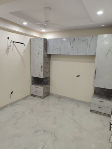 Room in 4 BHK Apartment at Mahavir Enclave 1 – for Sale