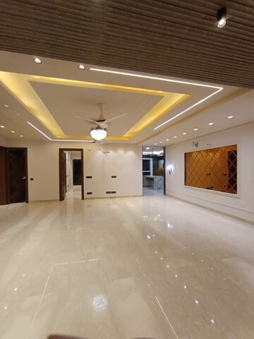 Parking in 3 BHK Builder Floor at Saket – for Rent