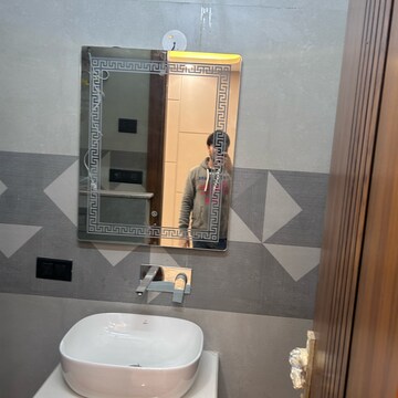 Furnished Amenities in 3 BHK Builder Floor at Kalkaji – for Sale