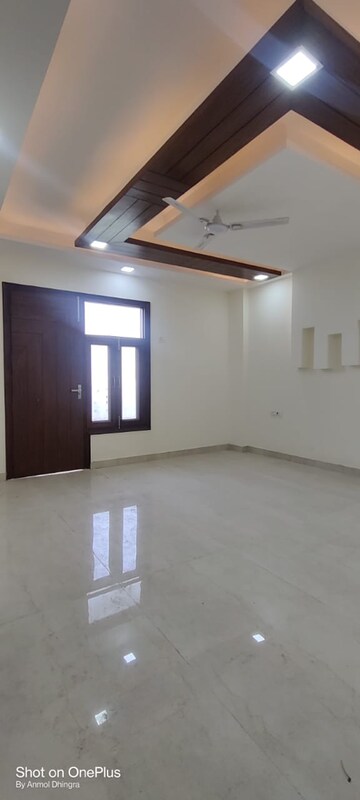 Room in 4 BHK Builder Floor at Sector 43 – for Rent