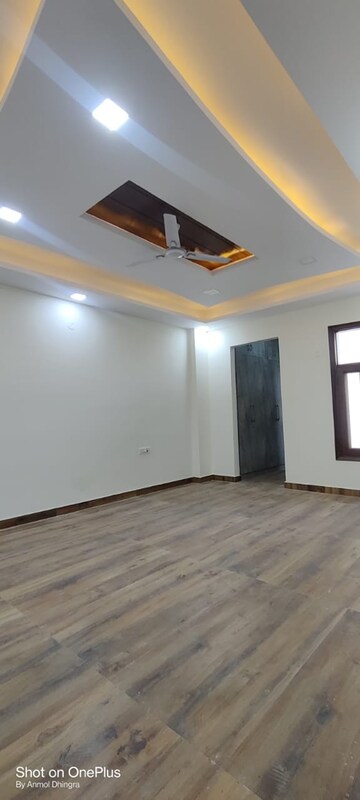 Room in 4 BHK Builder Floor at Sector 43 – for Rent