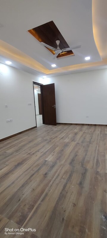 Room in 4 BHK Builder Floor at Sector 43 – for Rent