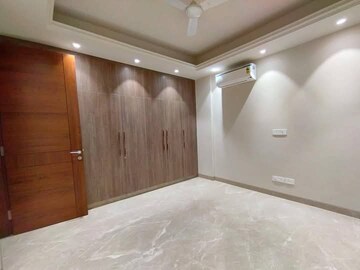 Room in 3 BHK Builder Floor at Saket – for Rent