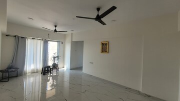 Room in 3 BHK Apartment at The Central, Chembur – for Rent