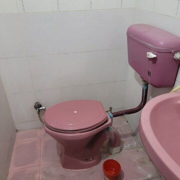 Bathroom in 3 BHK Apartment at Nishat Ganj – for Rent
