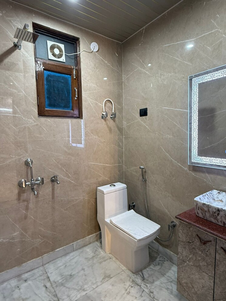 Bathroom, skytech-magadh 3 Bedroom 2000 Sq.Ft. Apartment In Vaishali Sector 3 Ghaziabad 8410436
