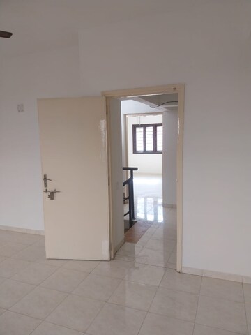 Room in 4 BHK Independent House at Science City – for Rent