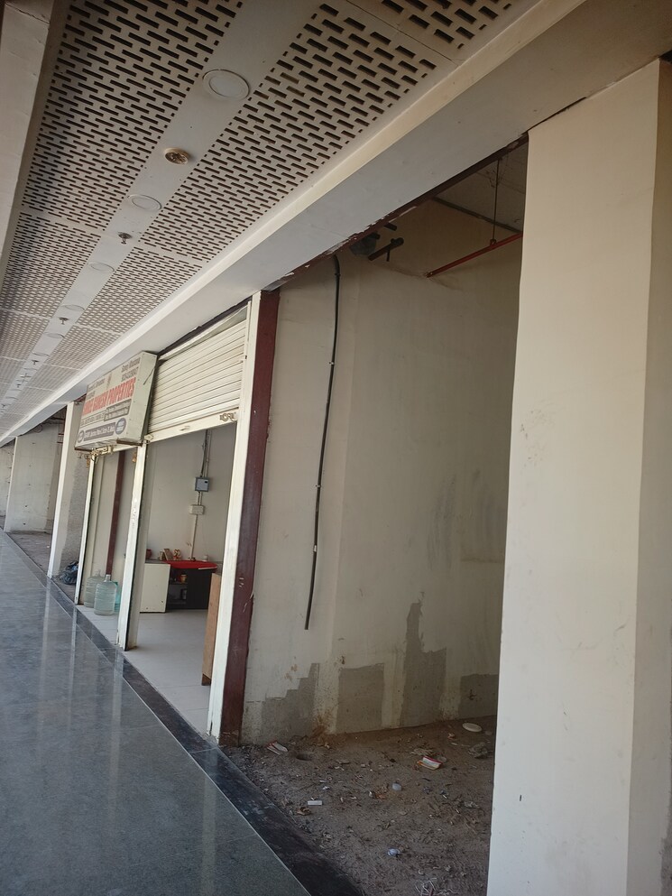 undefined, sector 82 Commercial Shop 400 Sq.Ft. In Sector 82 Noida 8410456