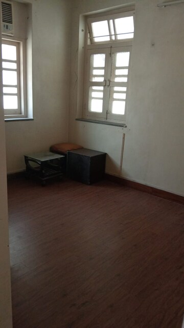 Room in 2 BHK Apartment at Star Apartment Prabhadevi, Prabhadevi – for Rent
