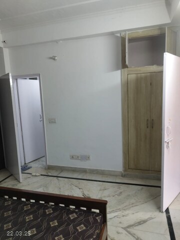Room in 2 BHK Apartment at Narkanda Apartment, Sector 31 – for Rent