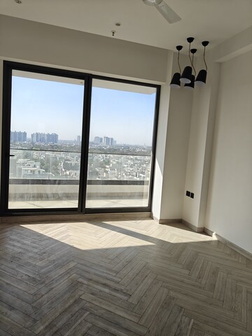 Room in 5 BHK Apartment at ABA County 107, Sector 107 – for Rent
