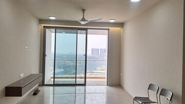 Room in 3 BHK Apartment at Oberoi Maxima, Andheri East – for Rent