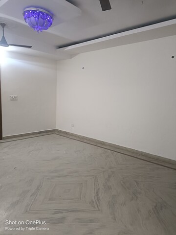 Room in 3 BHK Builder Floor at Ashoka Enclave Faridabad, Sector 34 – for Rent