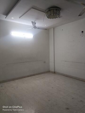 Room in 3 BHK Builder Floor at Ashoka Enclave Faridabad, Sector 34 – for Rent