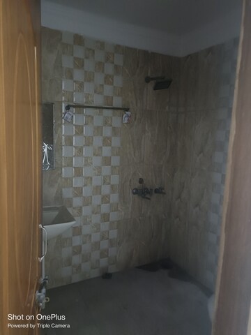 Bathroom in 3 BHK Builder Floor at Ashoka Enclave Faridabad, Sector 34 – for Rent