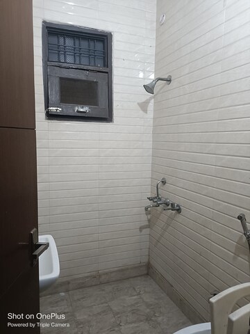 Bathroom in 3 BHK Builder Floor at Ashoka Enclave Faridabad, Sector 34 – for Rent