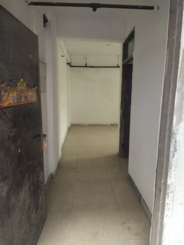 Room in 3 BHK Apartment at Kbnows Apartment, Sector 16 Greater Noida – for Sale