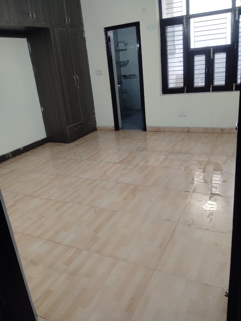 3 BHK Builder Floor For Sale in Green Fields Colony 