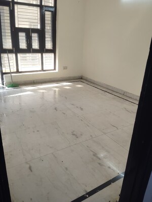 Room in 3 BHK Builder Floor at Sector 43 – for Sale