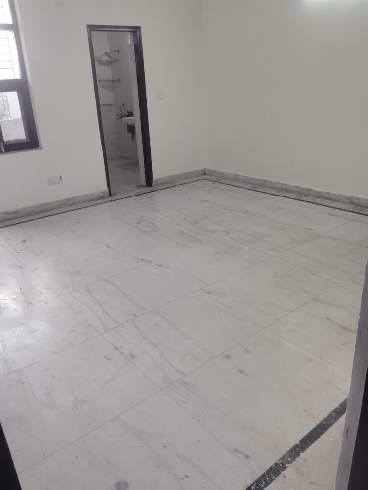 Room, sector 43 3 Bedroom 204 Sq.Yd. Builder Floor In Sector 43 Faridabad 8410627