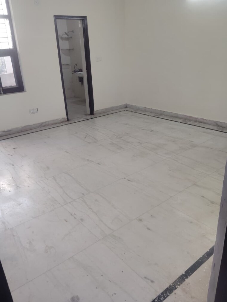 Room, sector 43 3 Bedroom 204 Sq.Yd. Builder Floor In Sector 43 Faridabad 8410627