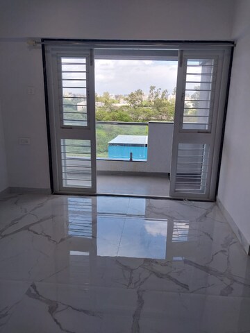 Room in 2 BHK Apartment at Kamgar Putala Vasahat – for Rent