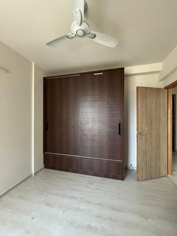 Room in 4 BHK Apartment at Tulip Violet, Sector 69 – for Sale