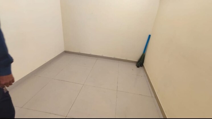 Room, arjun-chs-vasant-vihar 3 Bedroom 1250 Sq.Ft. Apartment In Vasant Vihar Thane 8410807